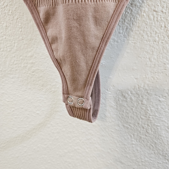 Forever 21 Seamless Caged Back Ribbed Bodysuit Rose Size M/L - Picture 4 of 5